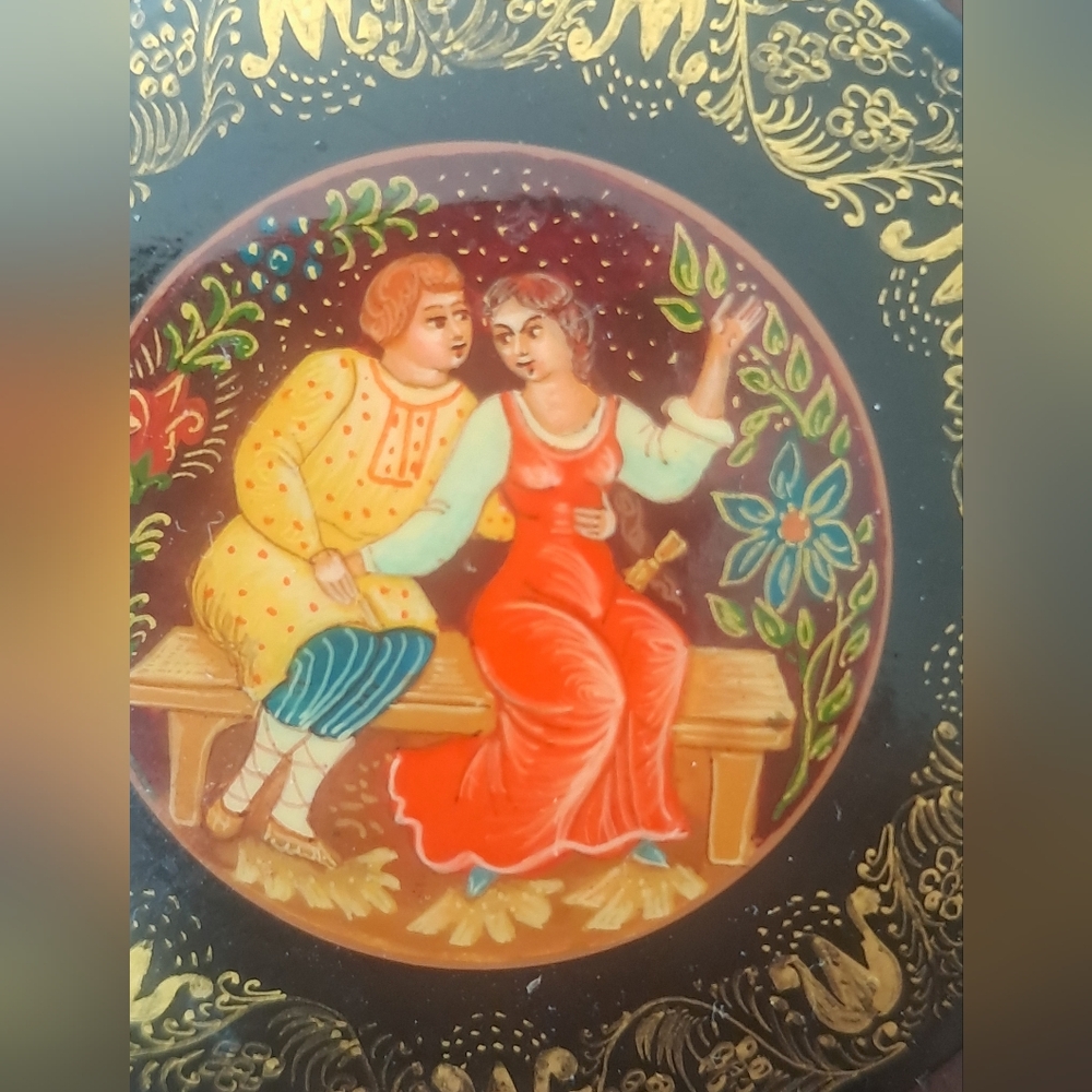 VINTAGE RUSSIAN PALEKH MSTERA FOLK PAINTED PIN BROOCH SIGNED